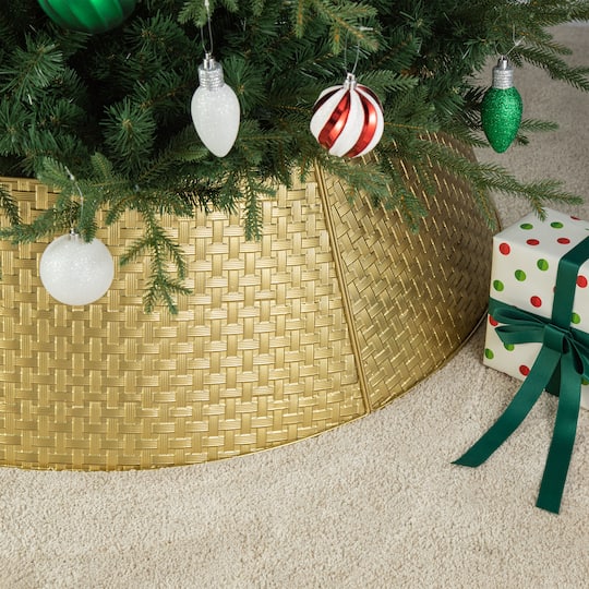 Glitzhome® 3ft. Gold Weave Metal Tree Collar